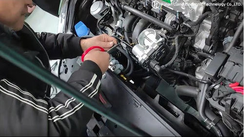 Enjeksiyon hortumlarını enjektör rayından emme manifoldundaki konektörlere takın